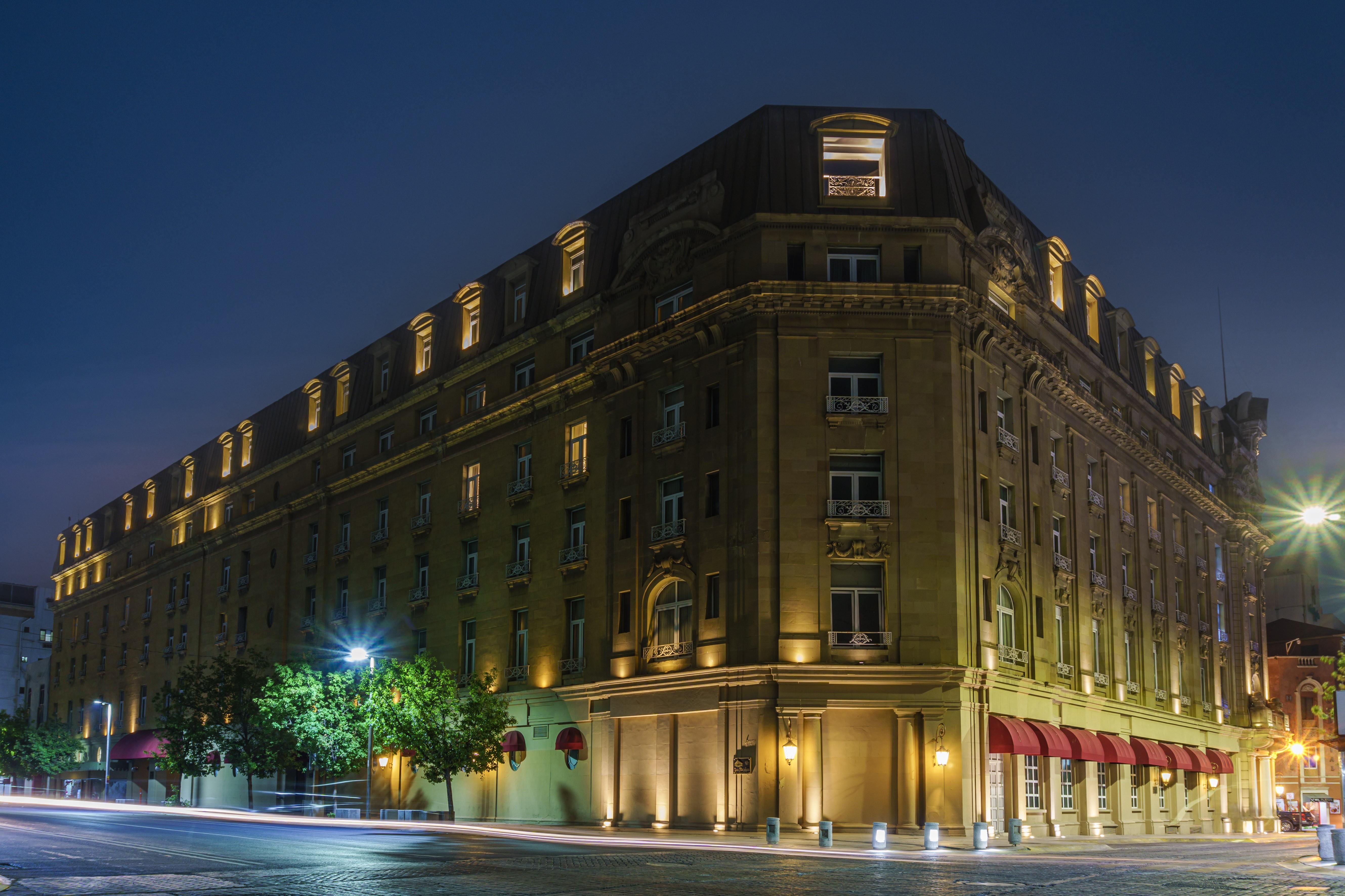 Gamma Monterrey Gran Hotel Ancira Ngoại thất bức ảnh The hotel at night